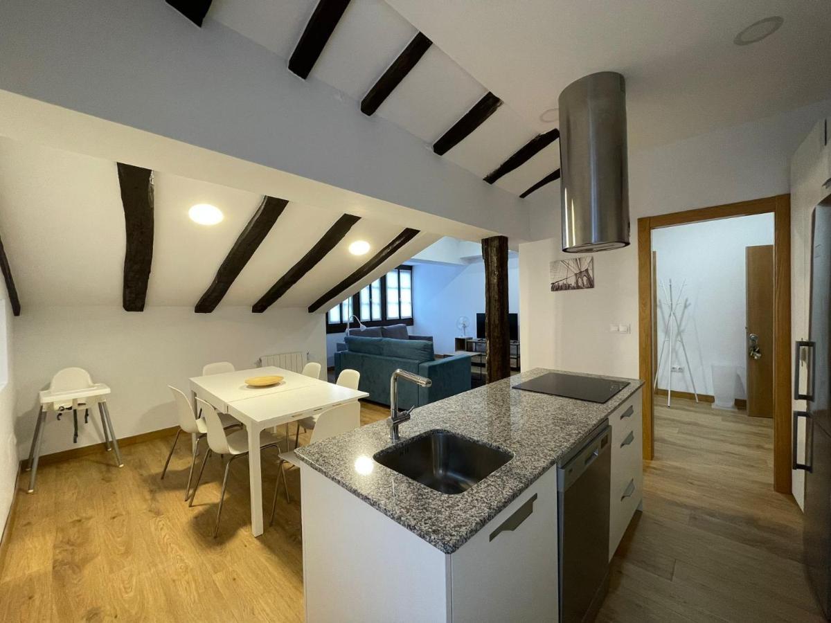 Apartamentos Turisticos Las Animas 코밀라스 외부 사진